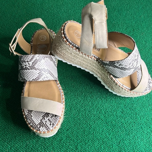 SHELB Gray Cream Espadrilles with Adjustable Ankle Strap size 7,5 - Picture 2 of 7